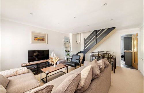 Modern Coastal Cottage, Hottub, Parking, Pets welcome - Foto 1