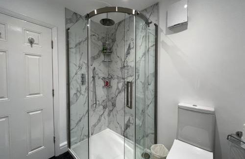 Luxury Beds Parking 2 Bathrooms 3 Large Bedrooms Nice Area - Foto 15