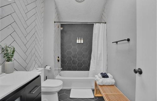 Pocono Blue with Paddleboards, Spa, Indoor Jacuzzi, GameRoom, Lake, EV - Foto 51