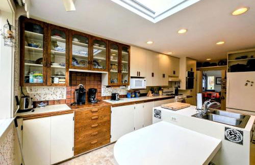 Spacious Waterfront Cottage with Private Beach and Deck, Near Acadia National Park in Hancock Point, Maine - Foto 5