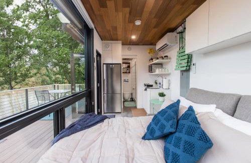 Riverside Tiny Cabin w Hot Tub, Fire Pit, & Kayaks - Foto 2