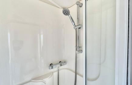 Marton Mere - 3 Bedroom Caravan- by Holiday Homes - Photo 6