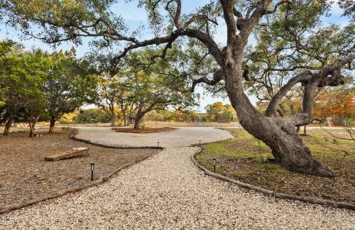 Feed Deer and Chickens Cozy Cottage 8 min to Boerne - Photo 14