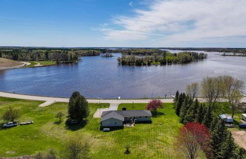 Ice Fishing On-Site Waterfront Nekoosa Home! - Foto 4