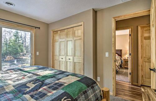 Breezy Point Cabin with Fire Pit - Walk to Lake - Foto 13