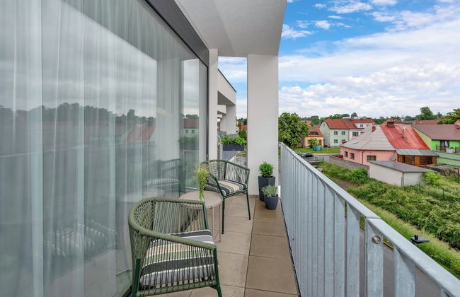 Fully equipped apartments with Terraces, Free garage parking, Netflix & AC - by Apartmány Šlapanice cz - Foto 46