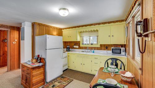 Ice Fish and Snowmobile Riverfront Manistique Cabin - Foto 2