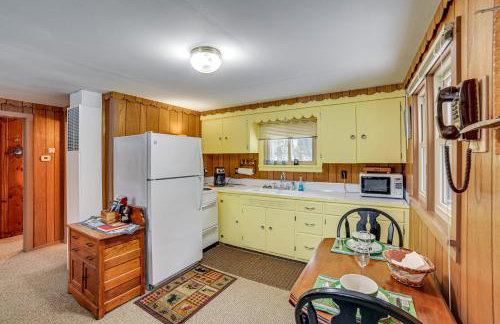 Ice Fish and Snowmobile Riverfront Manistique Cabin - Foto 2