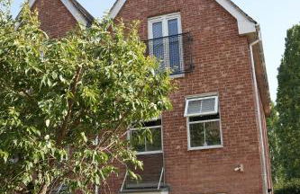 Town Centre spacious 4 bed town house - Foto 1
