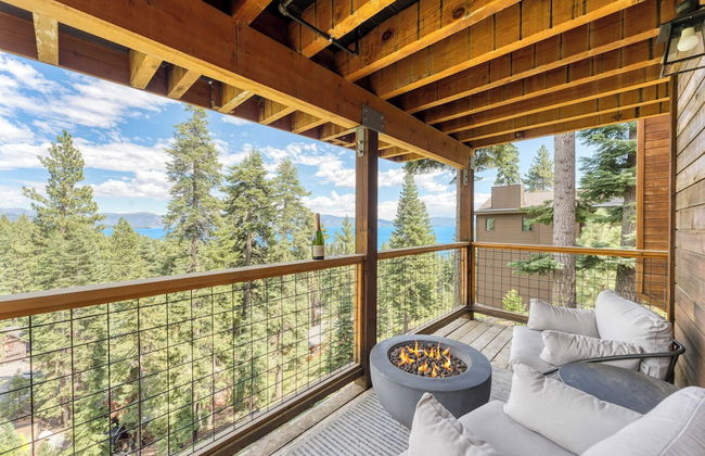 Lake View, Firepit, Game Room Remodeled Lake Tahoe Luxury Cabin by Avantstay - Foto 1