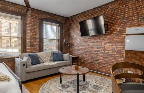 Newburyport Flat Downtown Living King Bed - Foto 9