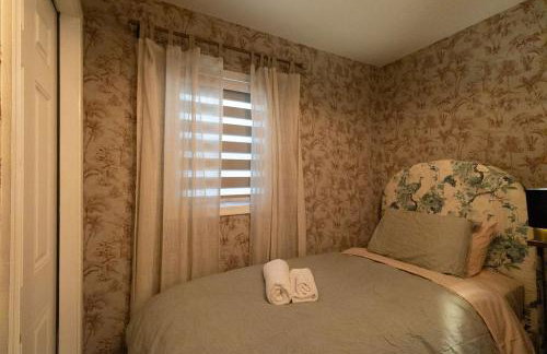 Quiet Cottage In The Woods, with Hot Tub! - Foto 8