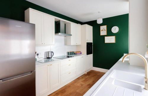 The Green House 3 Bed House - Contractors, Families, Close to city centre, Free Parking - Foto 14