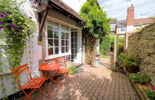 The Lilley Pad in Ludlow Cosy, Central, Perfect for Couples, Netflix & Parking Permit - Photo 4