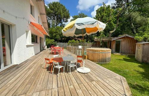 Light-Filled House With Pool In Petit Piquey - Photo 16