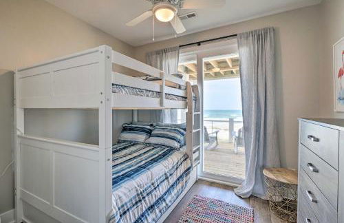 Beachfront Oasis with 2 Large Decks, BBQ and Views! - Foto 19