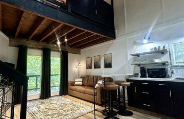 Tranquil Wooded Cabin Retreat with Private Hot Tub & Fire Pit Near Gentry, Arkansas - Foto 3