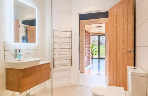 Brick Barn - Luxury Barn Conversion by River Avon - Foto 7