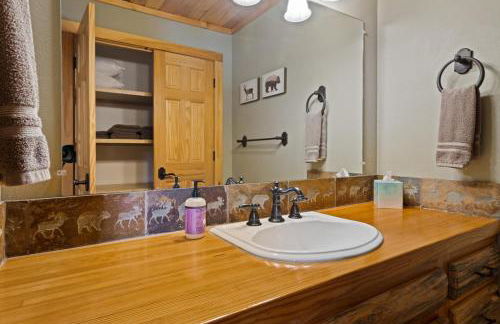 Weatherwood - Gorgeous Luxury Cabin with Spa! - Foto 49