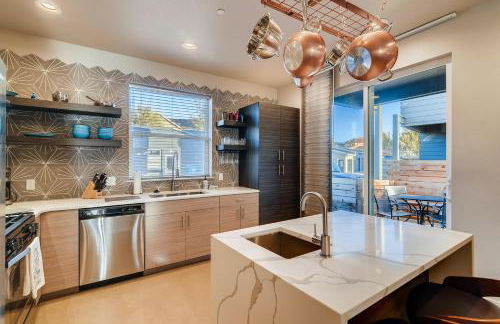 Fancy Townhome Near Old Town, Breweries and River! - Foto 62
