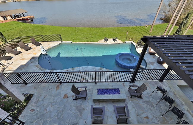 7BR Lakefront Haven Pool Hot Tub Gated 4acres - Foto 52