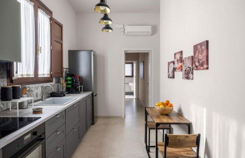 Luxury Historic Villa with heated pool near Catania, Taormina, the Sea and Mount Etna by SicilianRelaxingHomes - Foto 34