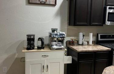 HotTub-King Bed -Fire pit-BBQ-Pristine Kitchen - Foto 7