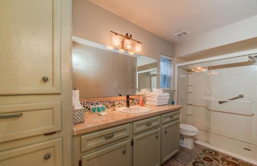 Riverside country retreat with easy access to all that Houston has to offer - Foto 69