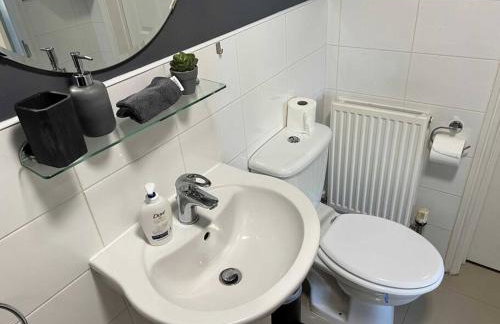 Large 4 Bedroom 3 Bathroom Town House with Secure Parking by Amazing Spaces Relocations Ltd - Foto 25