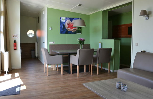 Bungalow in South Holland With Unique Design - Photo 20