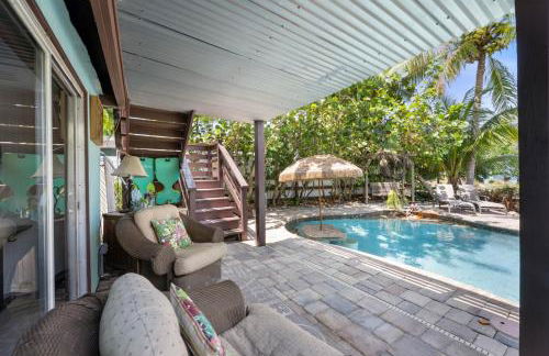 Gulf Access Waterfront Oasis with Heated Pool! Near Beach & Mercato! - Foto 1