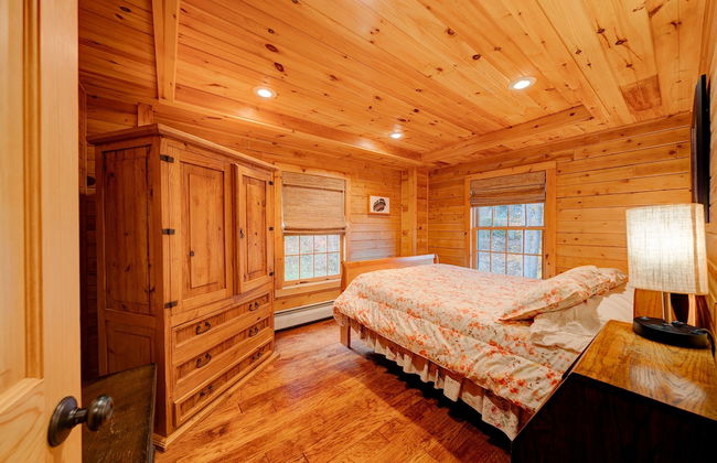 Mount Snow Cabin with Private Hot Tub by RedAwning - Foto 4