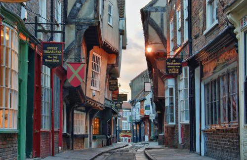 Large 4 bedroom home in Boston Spa village In-between York, Harrogate and Leeds, Sleeps 9 - Foto 28