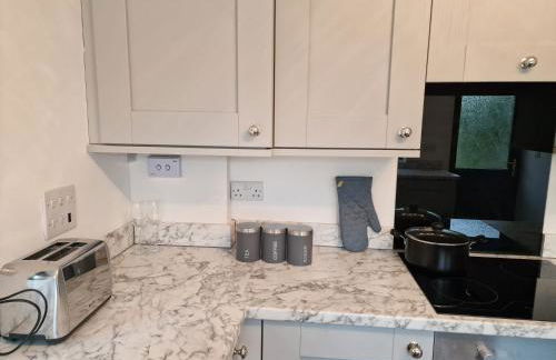 Chimes-Company & Family Stay, 2 Bedroom House with On Street free parking - Foto 13