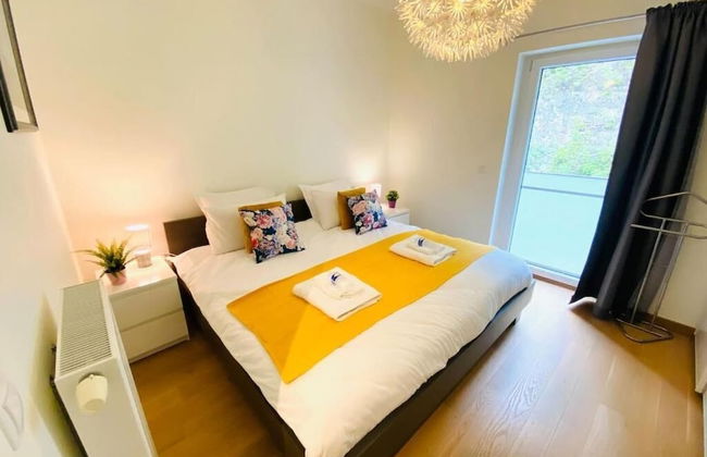 3 bedrooms in Center w Terrace&Parking - Photo 8