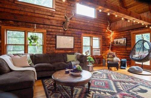 Cozy Log Cabin- W Fireplace - Foto 7