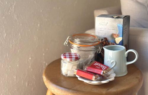 Charming Stone Cottage - Cotswolds Farm Stay - The Bullpen - Photo 48