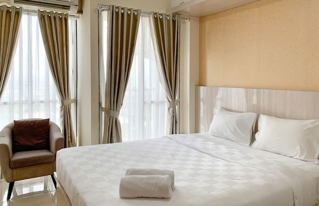 Modern Look And Comfy Studio Tifolia Apartment - Foto 1