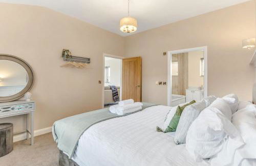 Cozy Luxury Cabin Retreat with Superking Bed - Foto 4