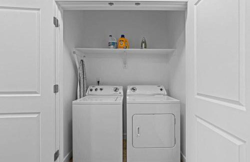 Spacious 2-Story, Pet&Fam Friendly, WFH, Gym&Pool - Foto 59