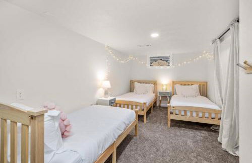 Beautiful 3 story villa with room for 17 people - outdoor POOL and indoor SAUNA - Foto 49