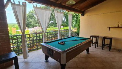 Sunny Garden Villa with Pool - Foto 5, Game Room