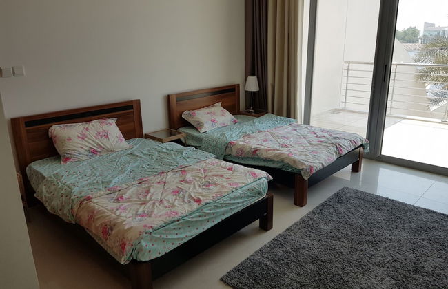 Luxury villa with private pier - Photo 4