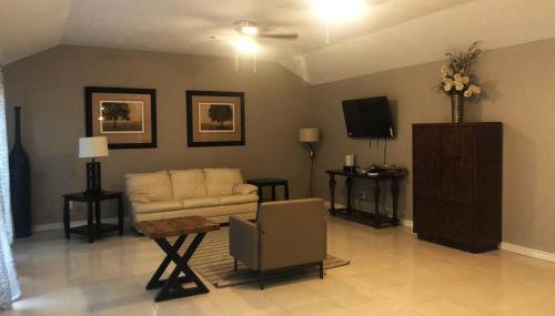 Spacious 2300SF, Recently Rehabbed, Large Living! - Foto 3