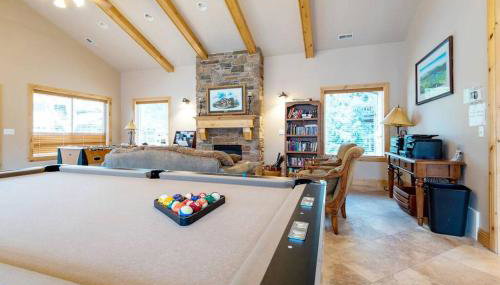 Lakeside Escape 2 BR with Hot Tub - Foto 3, Game Room
