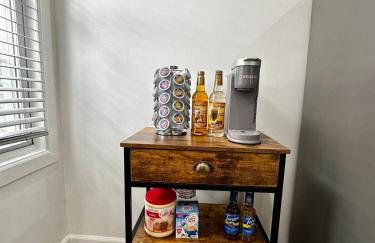 Sleeps 8, Stylish Home, Great Access NYC & EWR - Photo 11