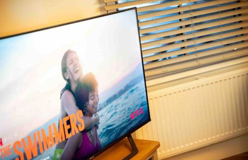 Luxury Pet Friendly 3 Bedroom Home with Copper Bath - Photo 32