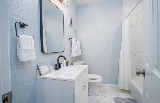 Charming 3BR 1BA Close to Vibrant Downtown - Foto 4