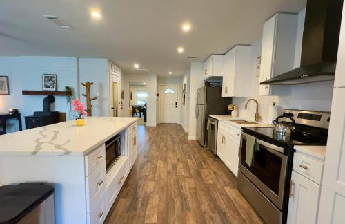 5 Star Stay Large Remodeled Modern 4BR Near UNT and TWU Sleeps 10 - Foto 5