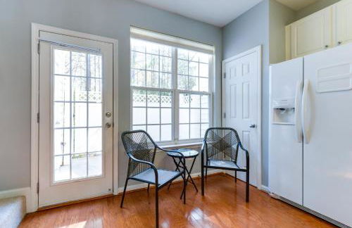 Townhome with Community Pool 11 Mi to Dtwn Raleigh! - Foto 9